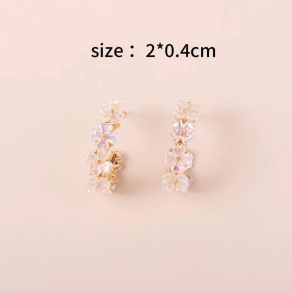 🌼🌼NEW🌼🌼VERY PRETTY!! Irridecent Flower Hoop Earrings in GOLD - Picture 4 of 16